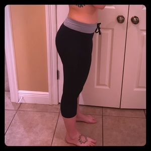 Victoria’s Secret Pink Yoga Crop Pants